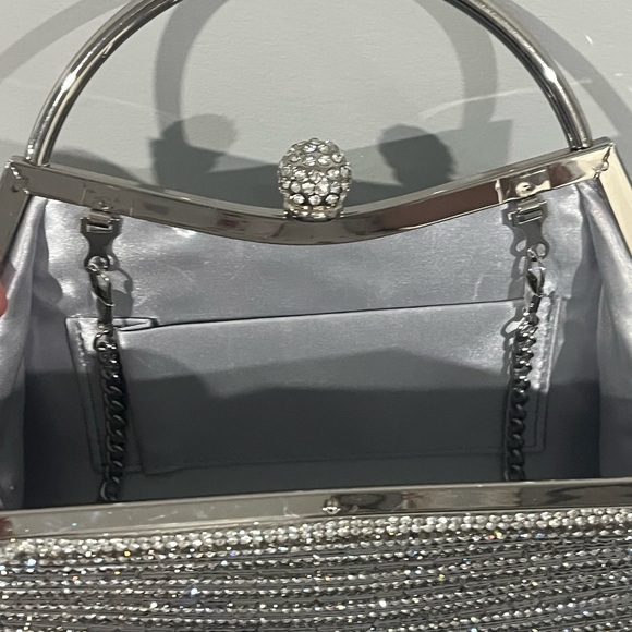 Elegant Silver Evening Bag - Picture 8 of 9